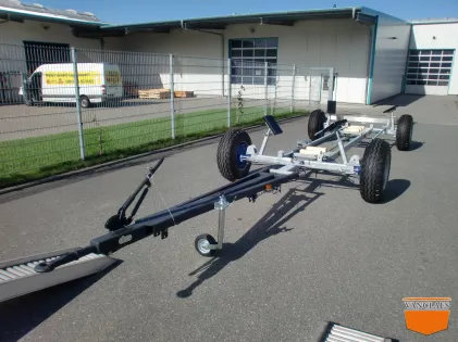 Motorboot Hafentrailer mit Auflaufbremse 4,5 TON