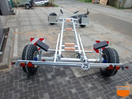 Motorboot Hafentrailer mit Auflaufbremse 6 TON