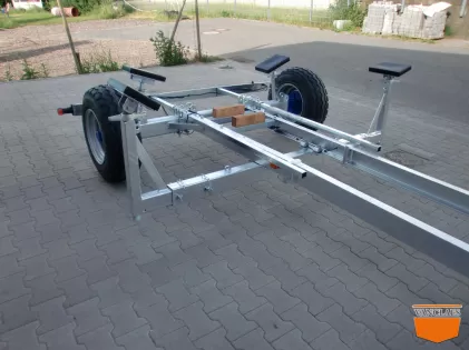 Motorboot Hafentrailer mit Auflaufbremse 6 TON