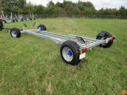 Motorboot Hafentrailer mit Auflaufbremse 8 TON