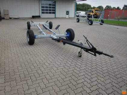 Motorboot Hafentrailer mit Auflaufbremse 8 TON