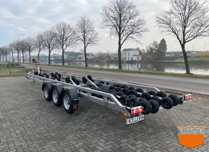 Axopar 37 Excelleron GYRO 7500 - 12m trommel geremd 3 as ongekeurd